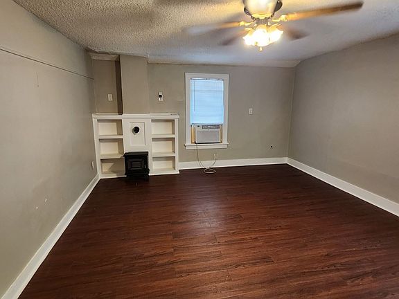 3. 2460 Martha, Living Room