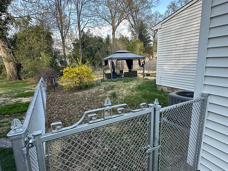 Hunter Ave — Photo 41