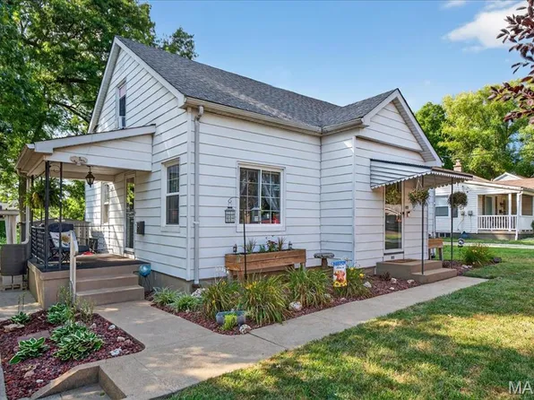 105 N 49th St, Belleville, IL 62226