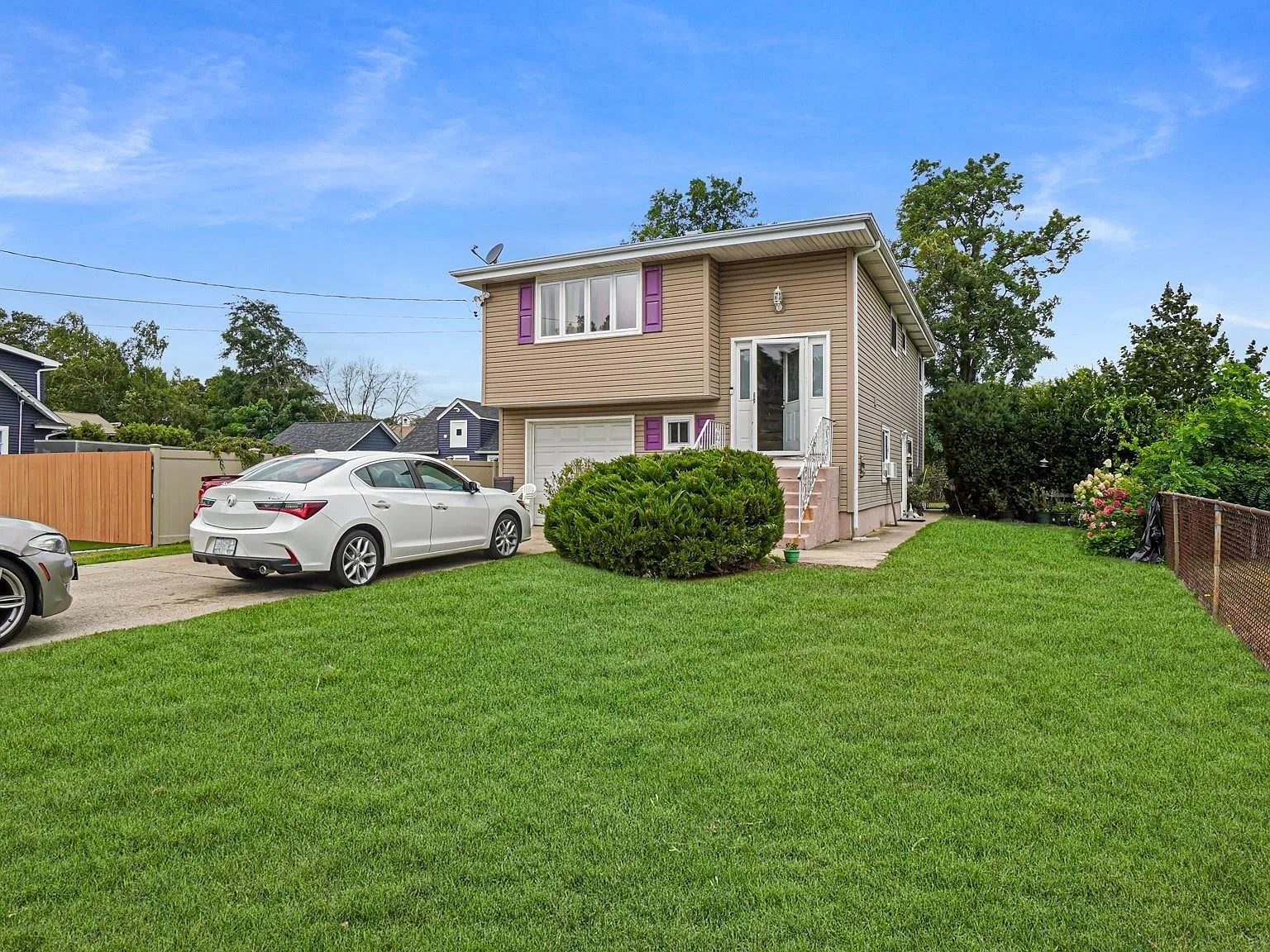 3 bed, 1.0 bath, 900 sqft, $3,500 — Photo 1