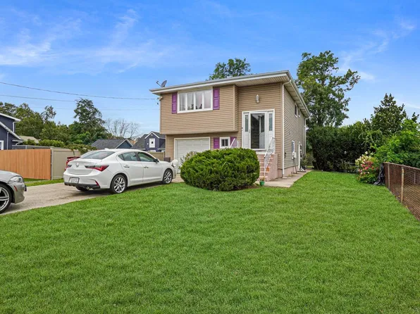 12 Garden St Floor 2, Bay Shore, NY 11706