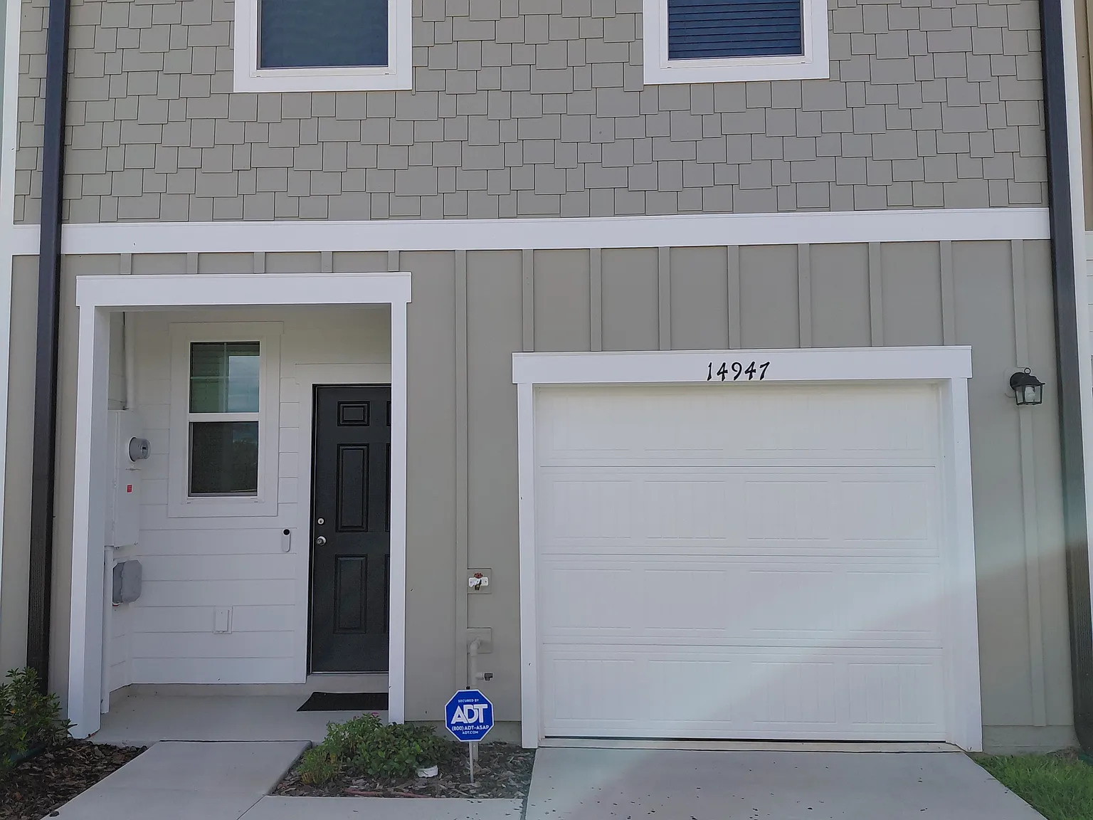 3 bed, 1386 sqft, $2,100 — Photo 1