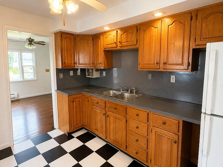 155 Highland Blvd — Photo 3