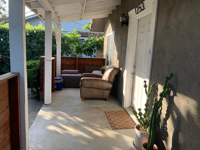 1253 Cypress Ave — Photo 7