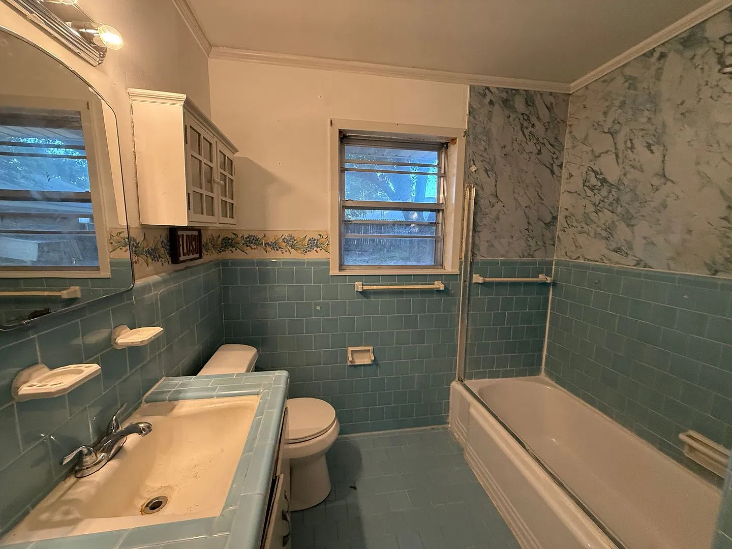 Unique 4 Bedroom Home in Lafayette + Dedicated Office Space! — Photo 4
