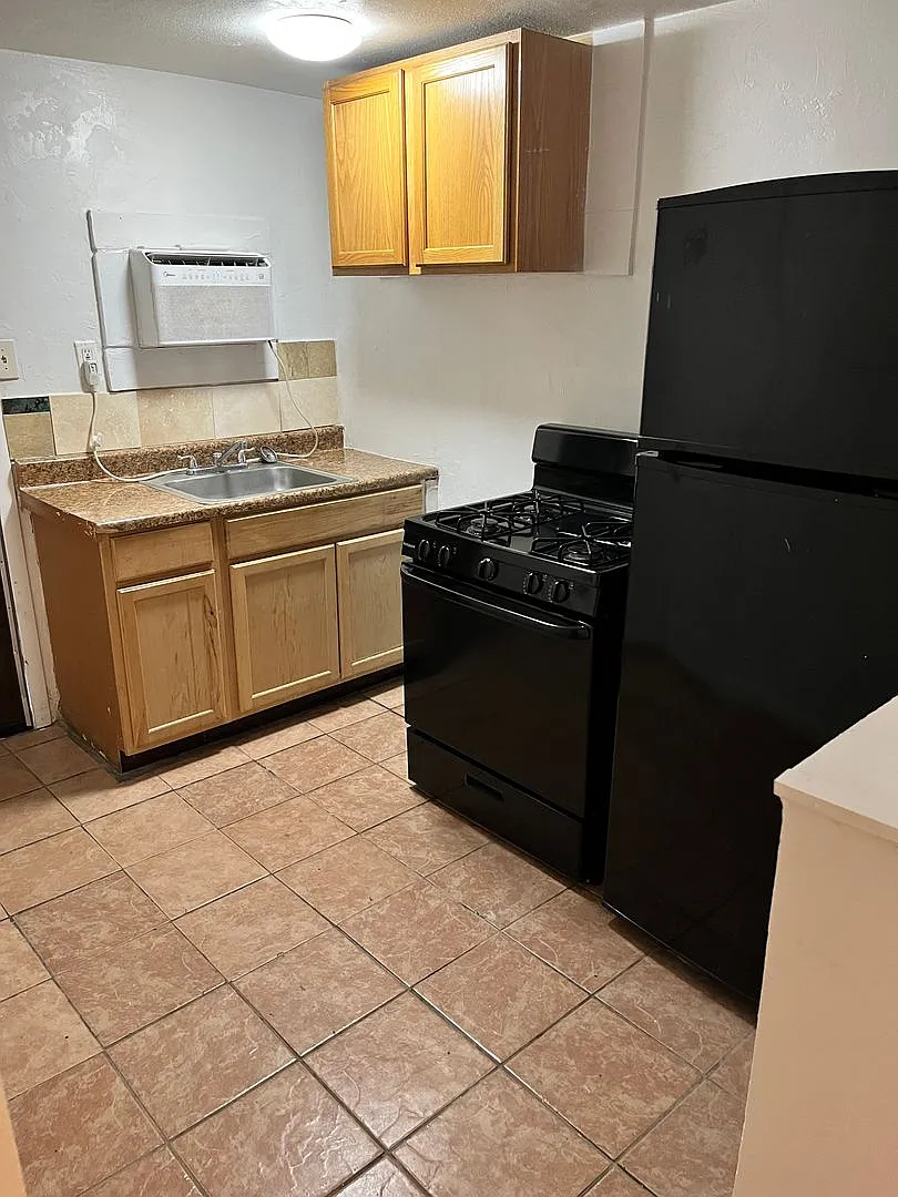 115 E. Alturas Street — Photo 3