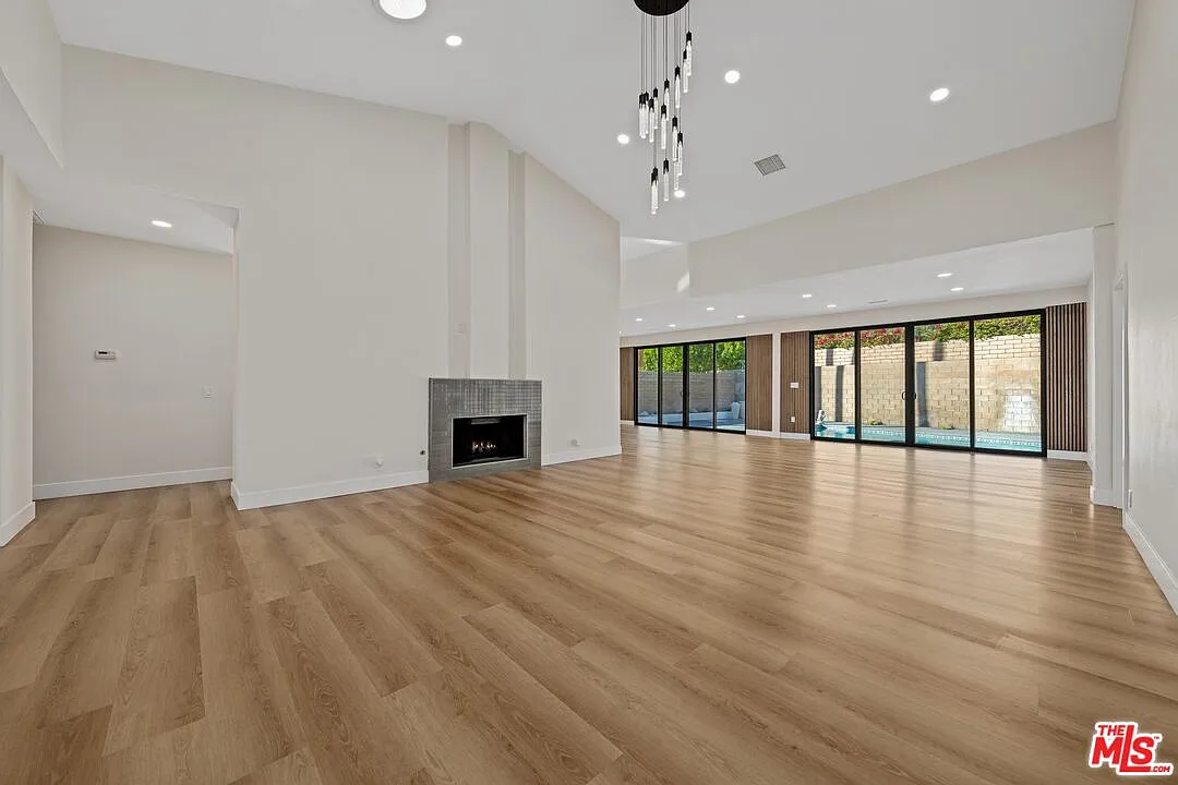 4 bed, 2.5 bath, 2575 sqft, $5,995 — Photo 4