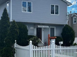 100 Hale Pl, Bellmore, NY 11710