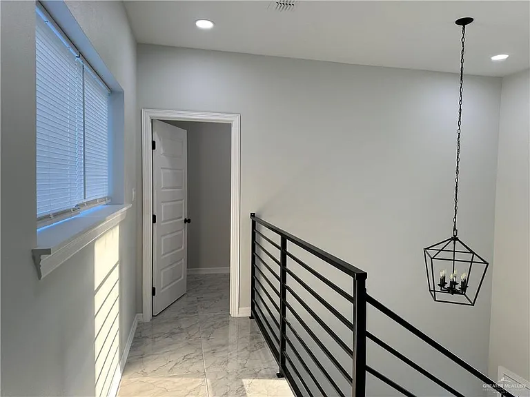 5604 N Crown Point — Photo 11