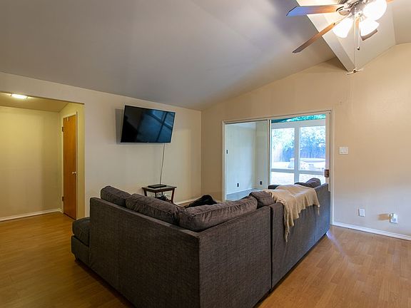 5th image of 404 Galbraith Ave