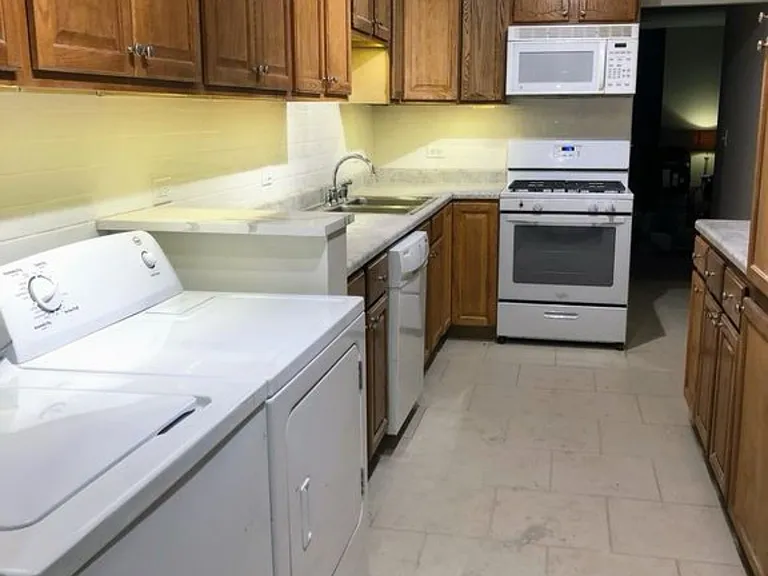 286 E Norman Ln — Photo 3