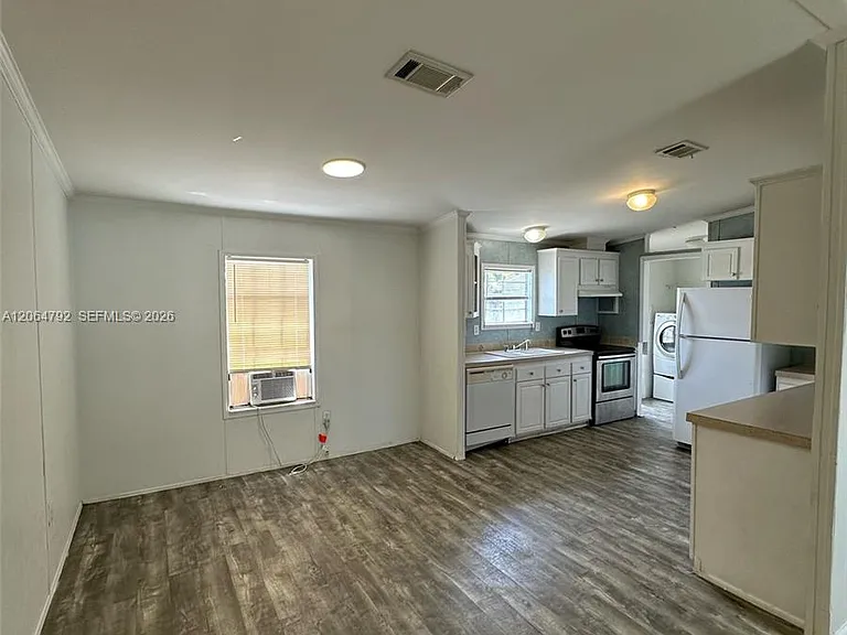 11832 Leeward Pl #H — Photo 16