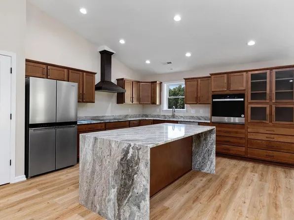 221 Lindburgh Dr, Waynesboro, VA 22980