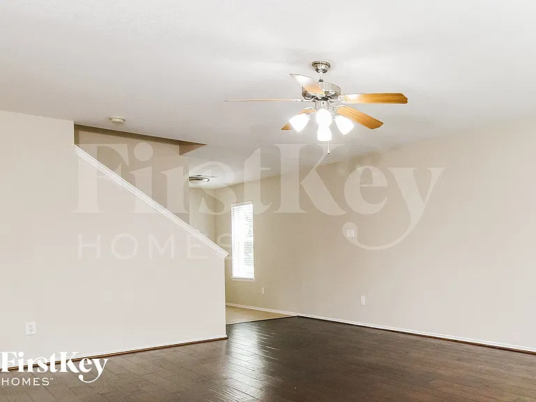 2200 Malone Dr — Photo 3