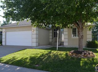 2420 SW Kings Ct, Topeka, KS 66614