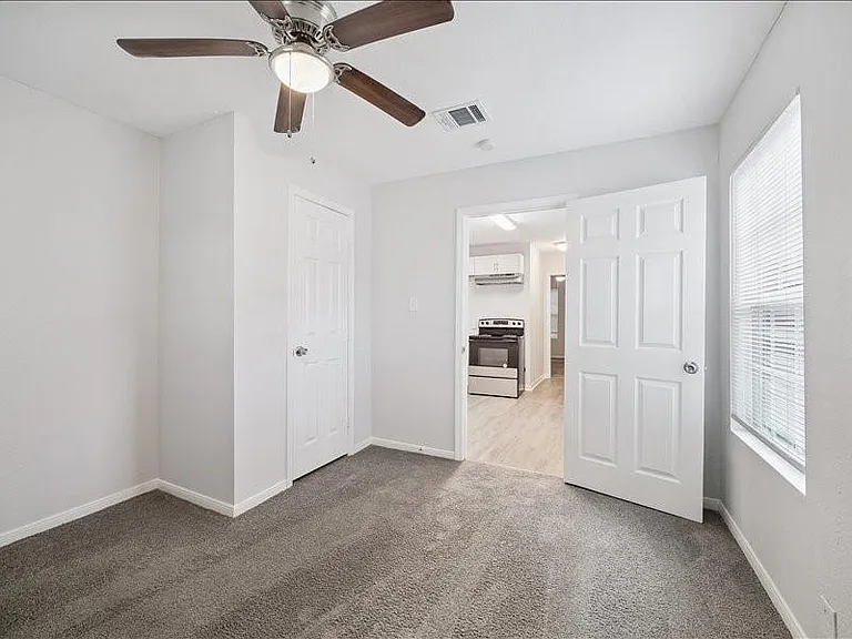 820 Texas St — Photo 4