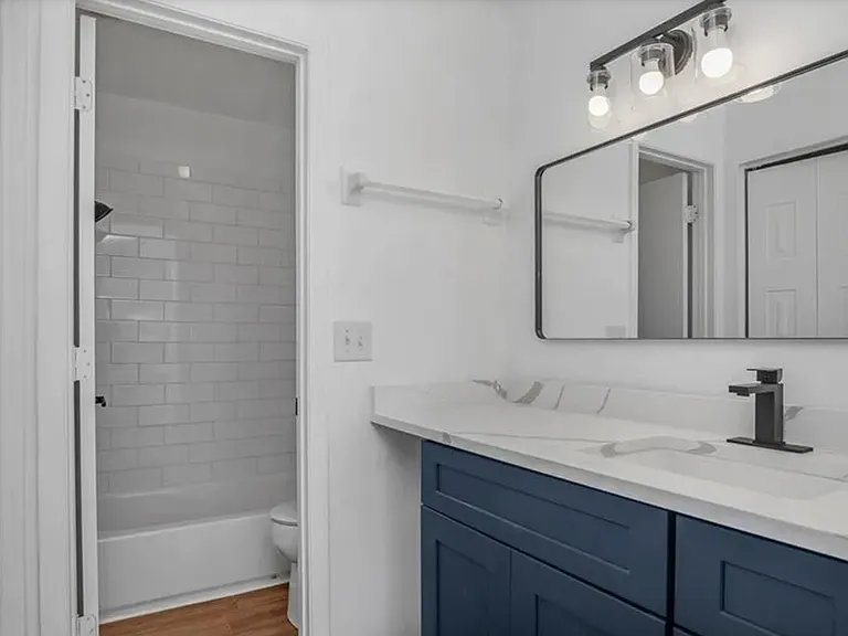 1143 Joel Blvd #B — Photo 4