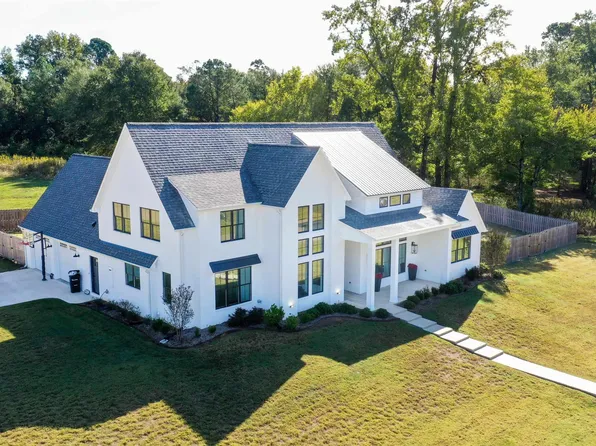 8308 Greenhead Dr, Texarkana, TX 75503