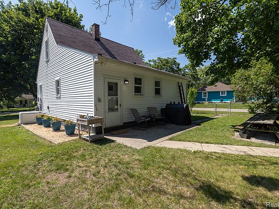 2nd image of 131 Starr Ave