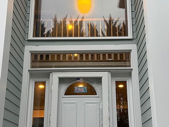 2nd image of 33 Pines Rd