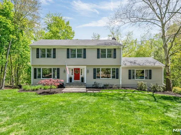 558 W Saddle River Rd, Saddle River, NJ 07458