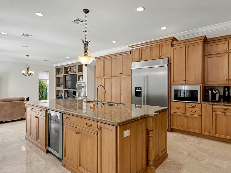 860 E Park Dr — Photo 30