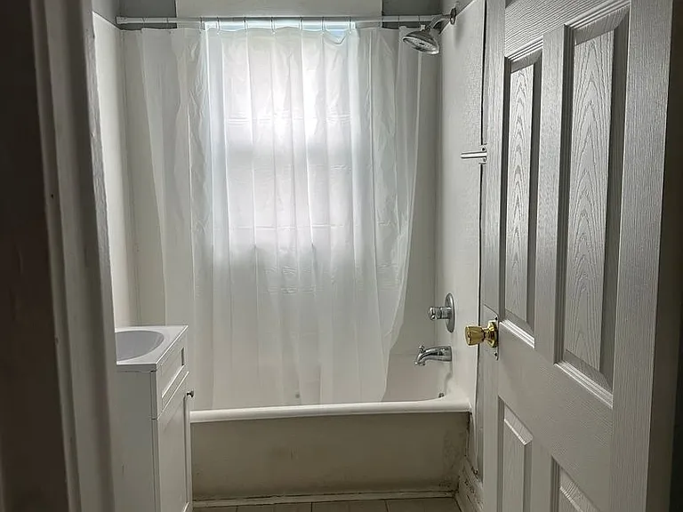 216 Pleasant St — Photo 9