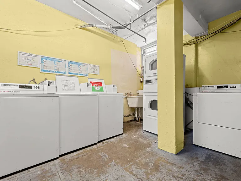 233 S Kenmore Ave — Photo 12