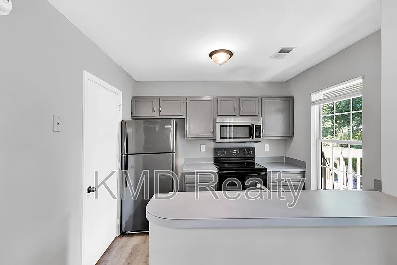 2 bed, 2.5 bath, 1008 sqft, $1,395 — Photo 2