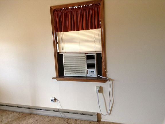 5th image of 903 Hawthorne Ln