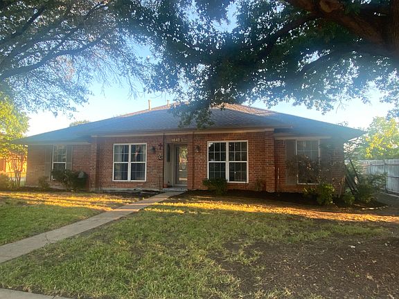 2nd image of 1642 Canterbury Ln