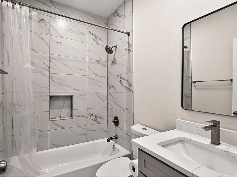631 E Mistletoe Ave — Photo 19