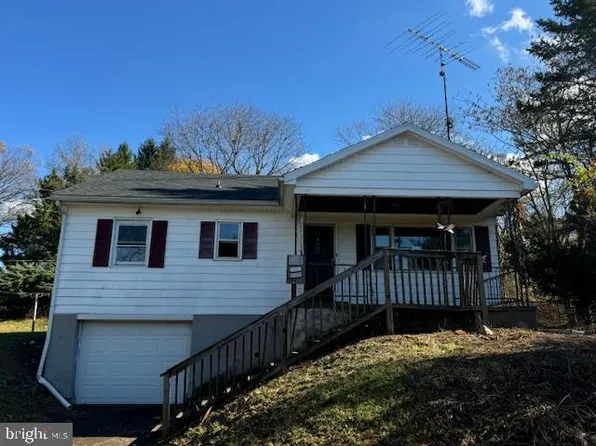 1353 Marburg Rd, Spring Grove, PA 17362