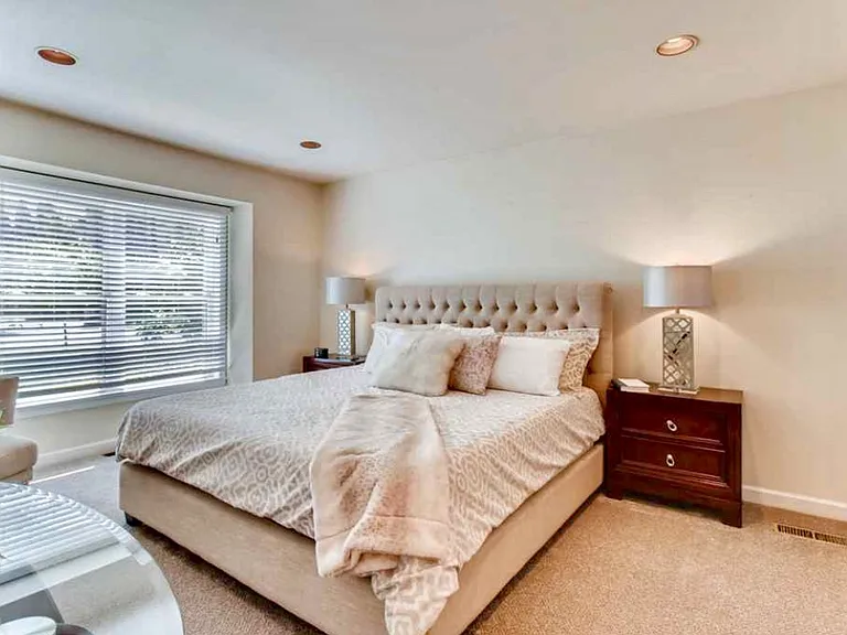 1058 Wilmette Ave — Photo 6