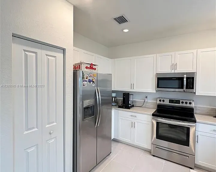 20610 NE 5th Pl — Photo 23