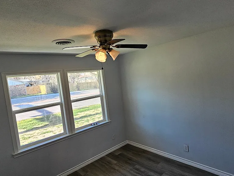 1401 E Sherman Dr — Photo 21