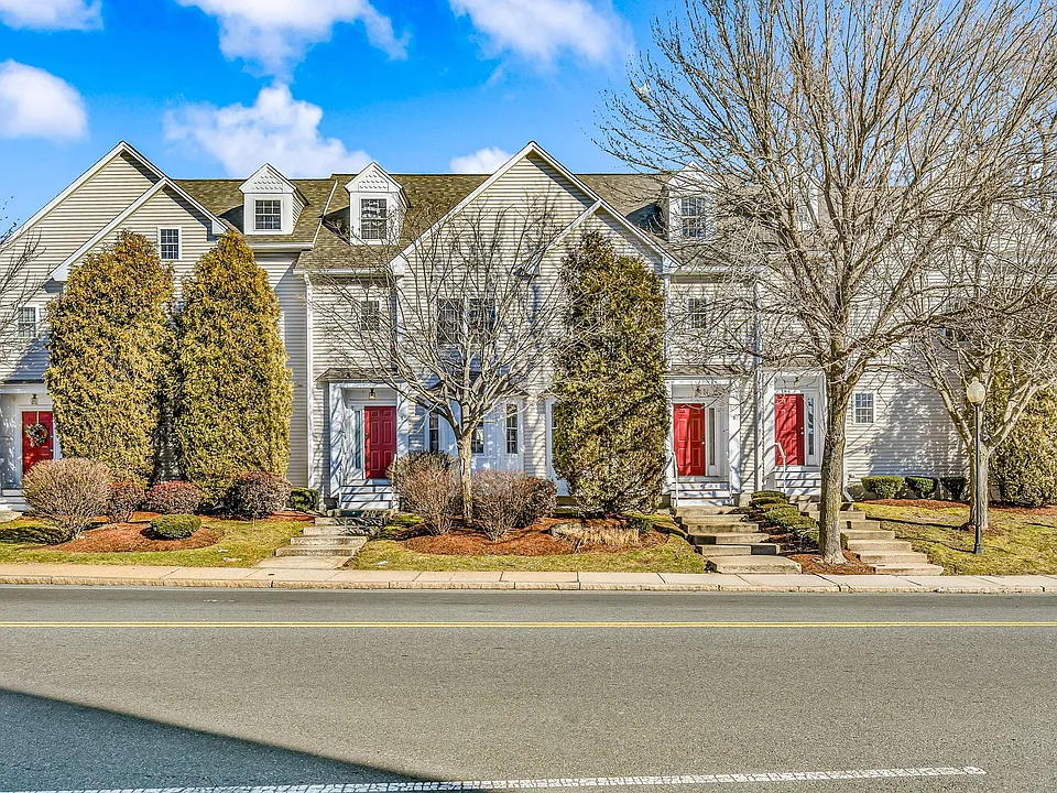 555 Main St #8