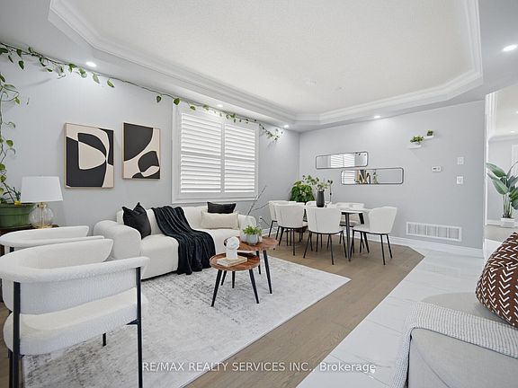 3rd image of 48 Severin St