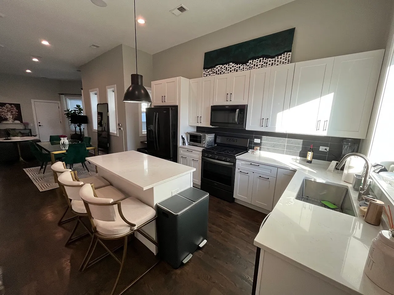 2 bed, 1100 sqft, $3,450 — Photo 2