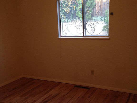 5th image of 1800 Vassar Dr NE APT F