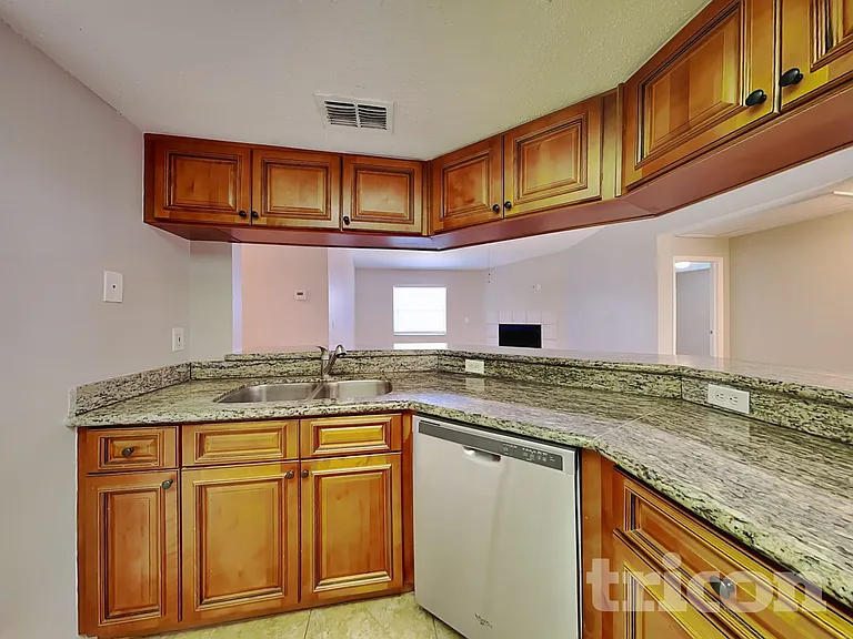 1910 Lillian Ave — Photo 5