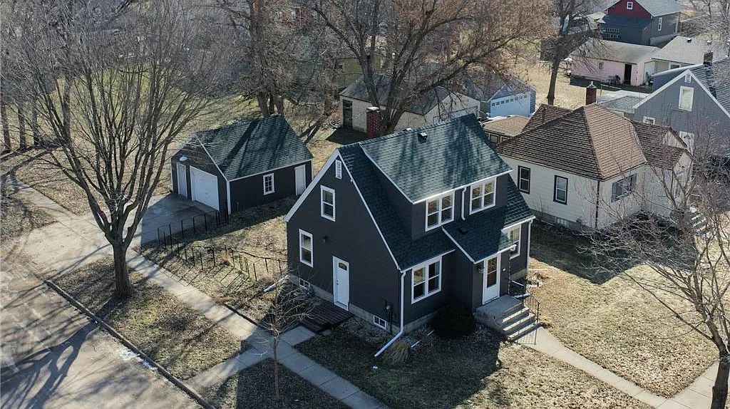 4 bed, 2.5 bath, 1912 sqft, $1,600 — Photo 1