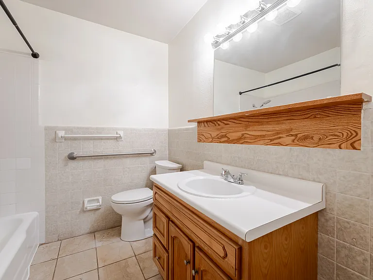 105 E Woodbury Dr — Photo 11