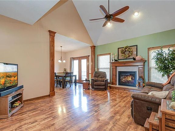 5th image of 2812 NE Weston Cir