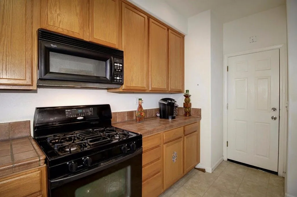 North Natomas 2 Story 3 Bedroom w/ Loft. 2 Car Attached Garage — Photo 4