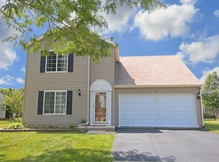 3 Cascade Ct, South Elgin, IL 60177