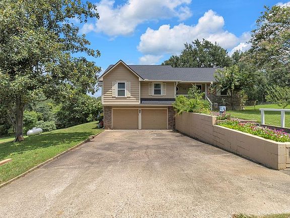 4th image of 70 Valley Dr