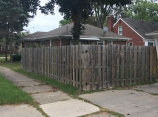 2237 Stanhope St, Grosse Pointe Woods, MI 48236