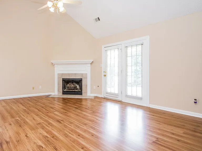 9441 Club Walk Ct — Photo 3