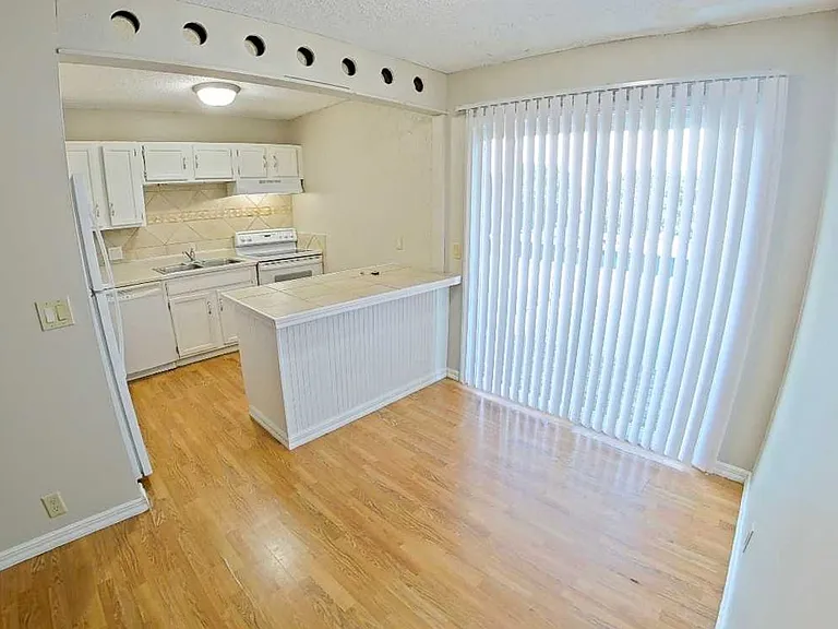 713 Dondee Dr — Photo 8